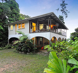 Daintree Seascapes house at dusk